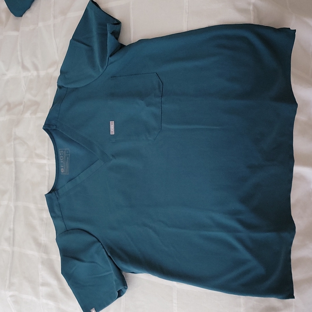 Women's FIGS Catarina Scrub Top in Carribean Blue